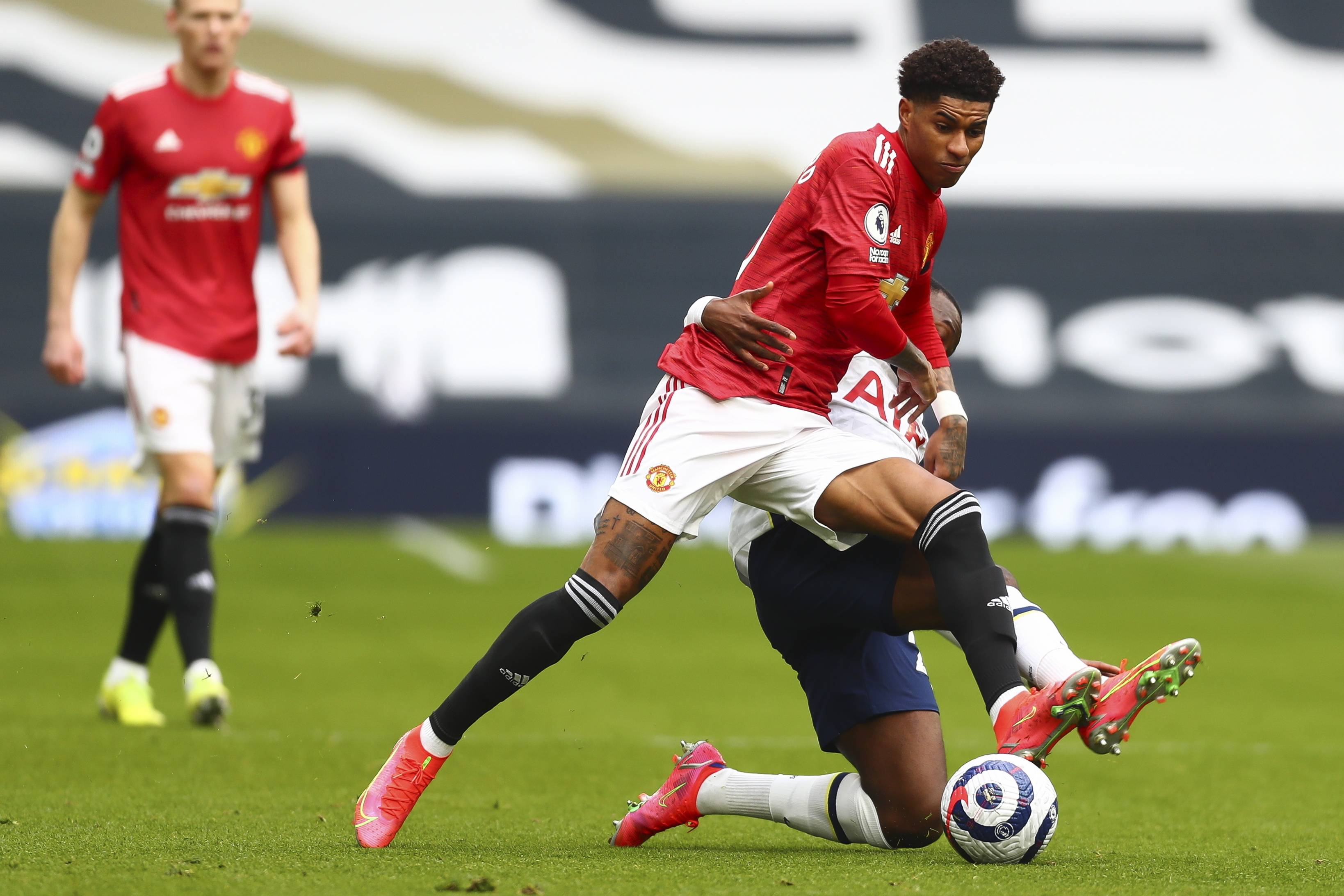 尤其是在球 尤其是在球